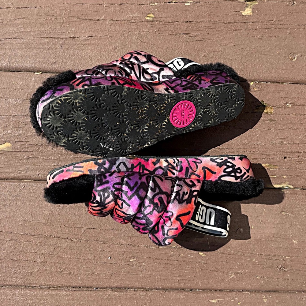 ♥️💖 UGG Fluff Yeah Sandals Graffiti Style Print in Shades of Pink Orange Purple - Picture 2 of 9